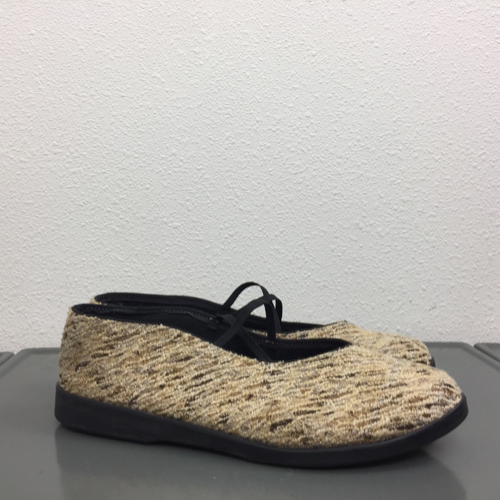 Apropos Anthropologie Tan Mary Jane Flat Shoes 9.5